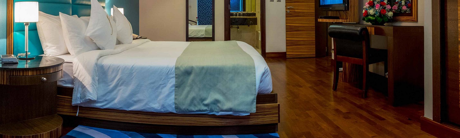 Deluxe Apartment mit 3 Schlafzimmer und Blick auf die Sheikh Zayed Straße | City Premiere Deluxe Hotel Apartments